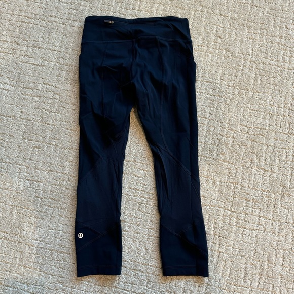 Lululemon Pace Rival Capris- navy size 6 - Picture 2 of 3